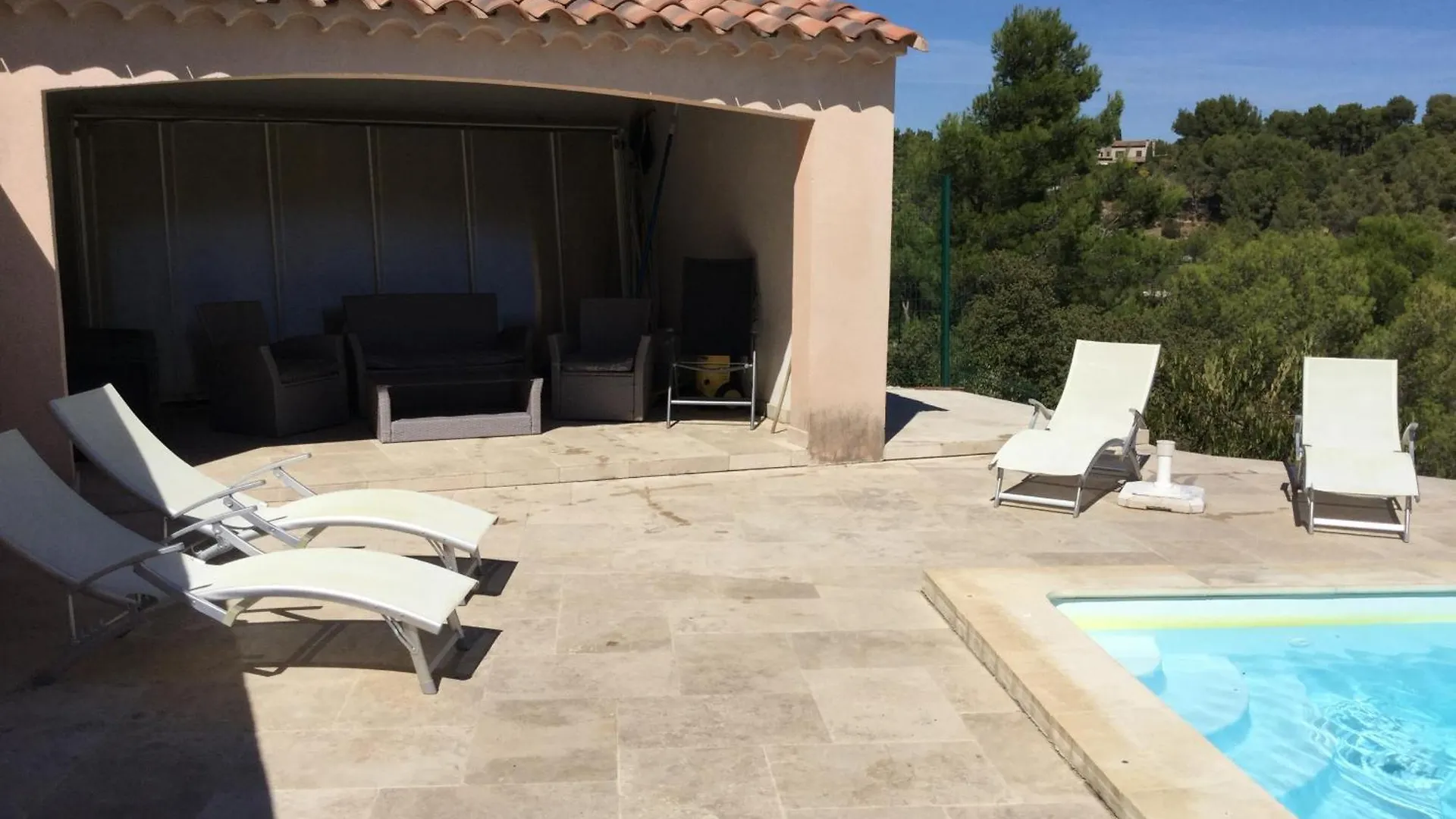 Pretty Gite With Pool In Cavaillon, Beautiful View On The Luberon Mountains, 4 People. 0*, Cavaillon France