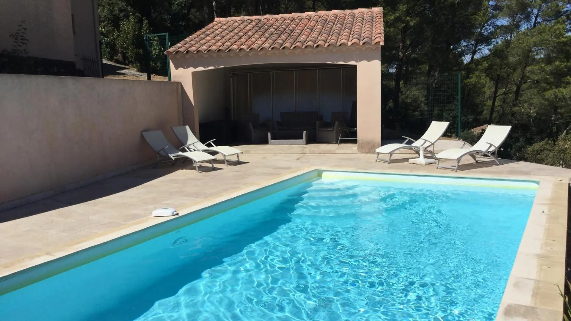 Pretty Gite With Pool In Cavaillon, Beautiful View On The Luberon Mountains, 4 People. Holiday home