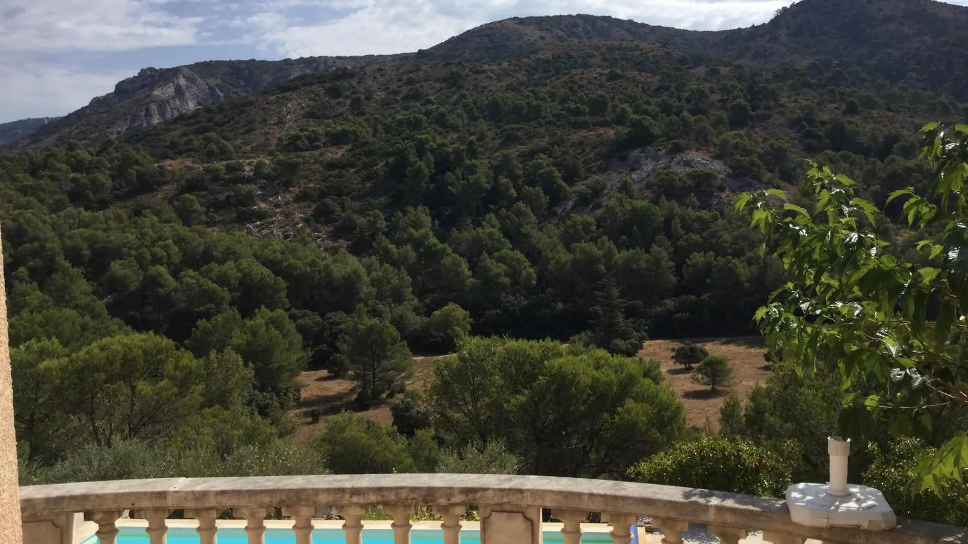 Pretty Gite With Pool In Cavaillon, Beautiful View On The Luberon Mountains, 4 People. Cavaillon