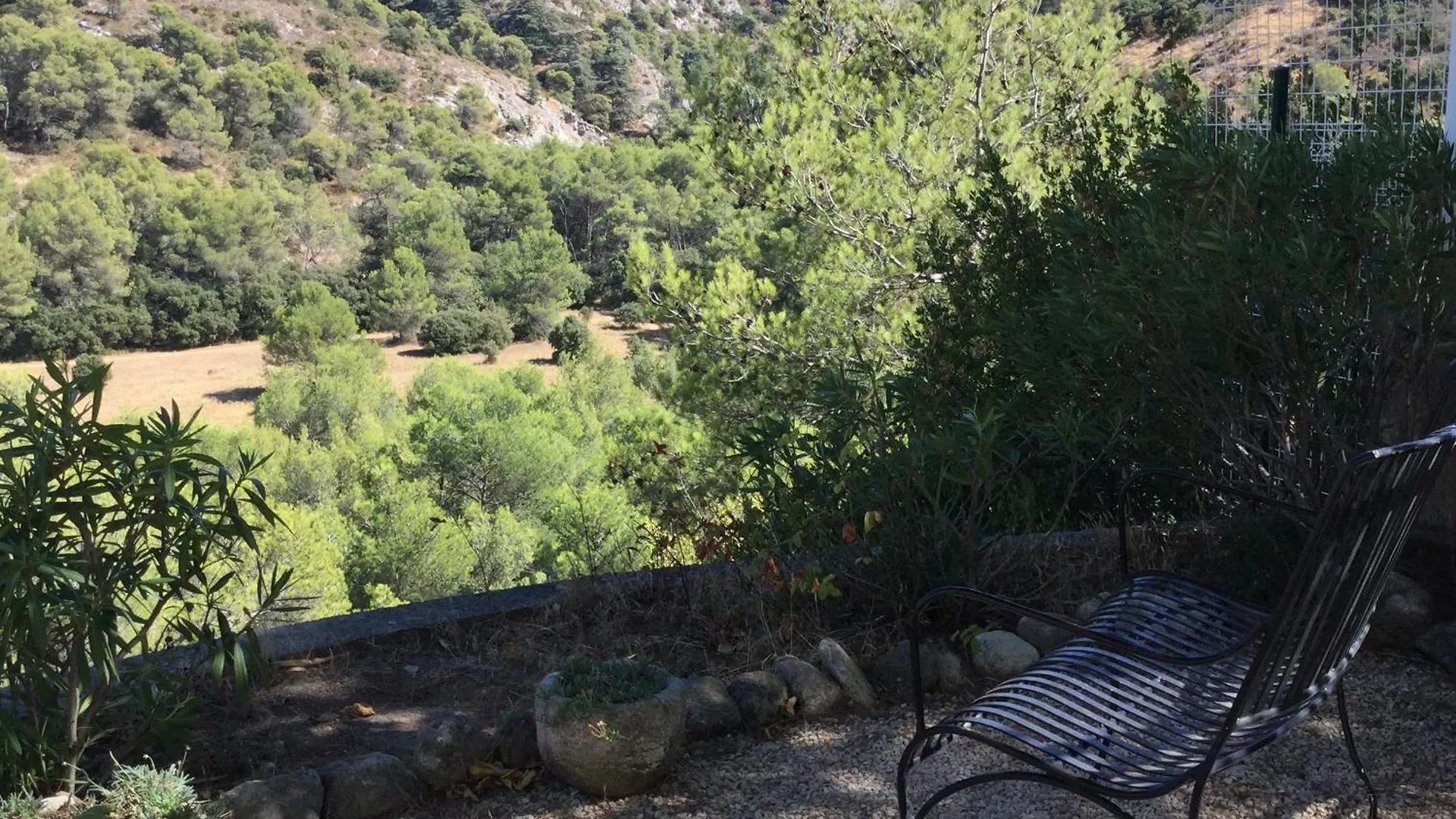 Pretty Gite With Pool In Cavaillon, Beautiful View On The Luberon Mountains, 4 People.