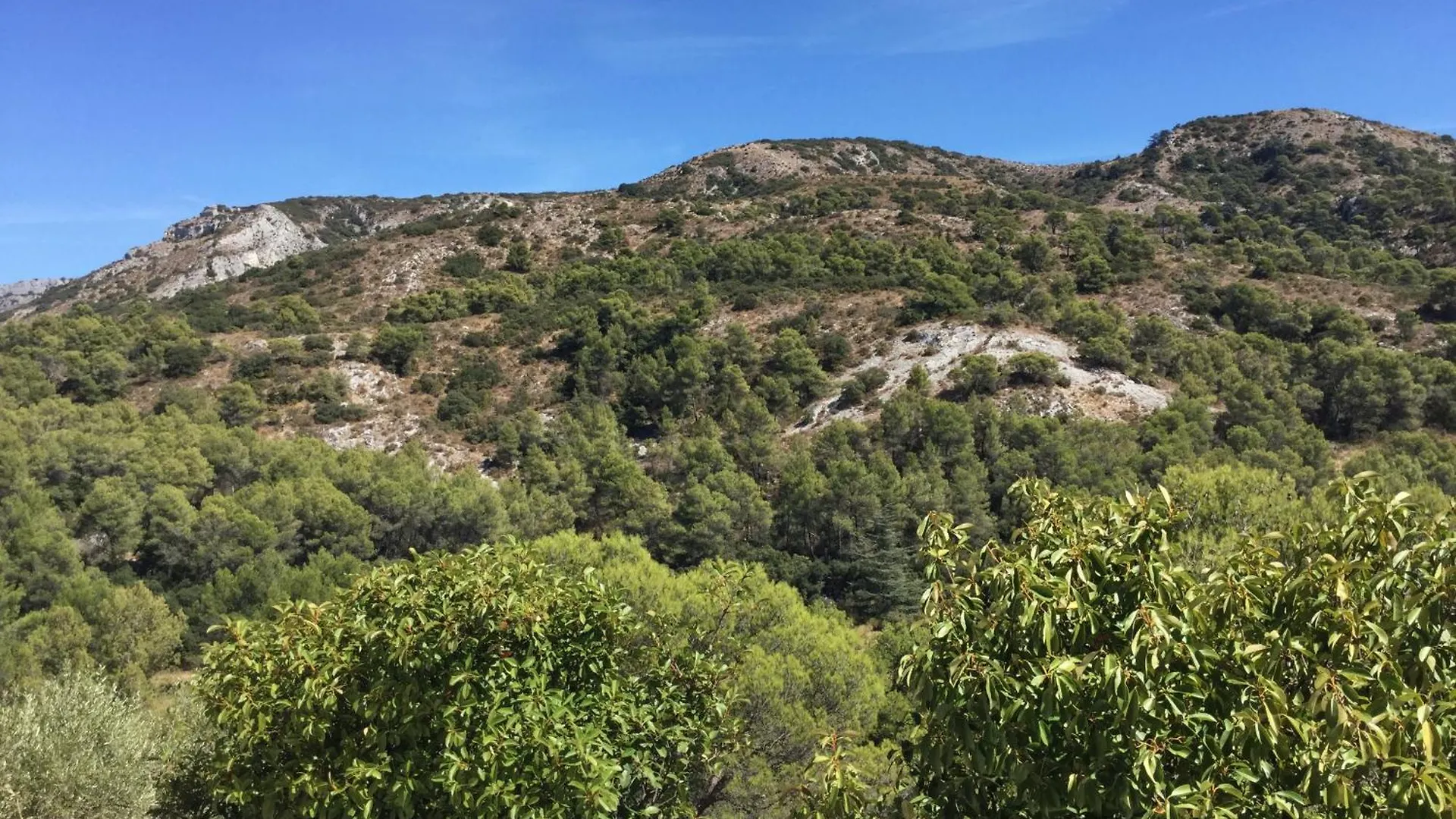 Pretty Gite With Pool In Cavaillon, Beautiful View On The Luberon Mountains, 4 People. France