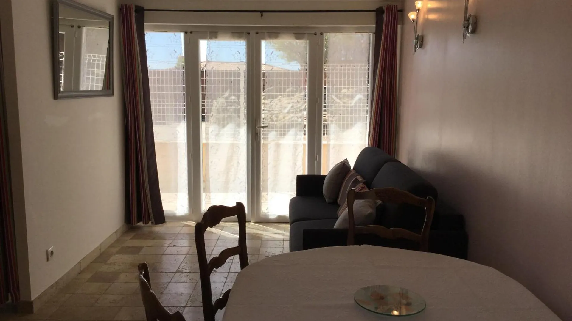 Pretty Gite With Pool In Cavaillon, Beautiful View On The Luberon Mountains, 4 People. Holiday home Cavaillon